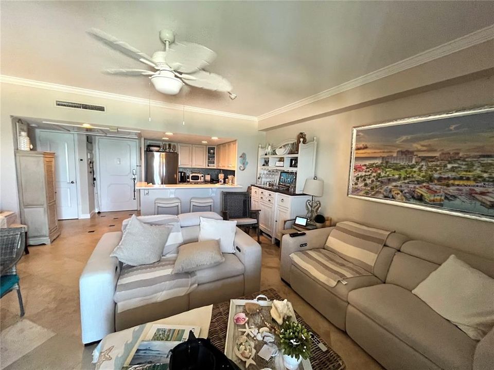 Active With Contract: $465,000 (1 beds, 1 baths, 772 Square Feet)