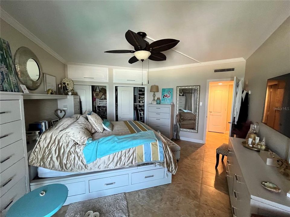 Active With Contract: $465,000 (1 beds, 1 baths, 772 Square Feet)