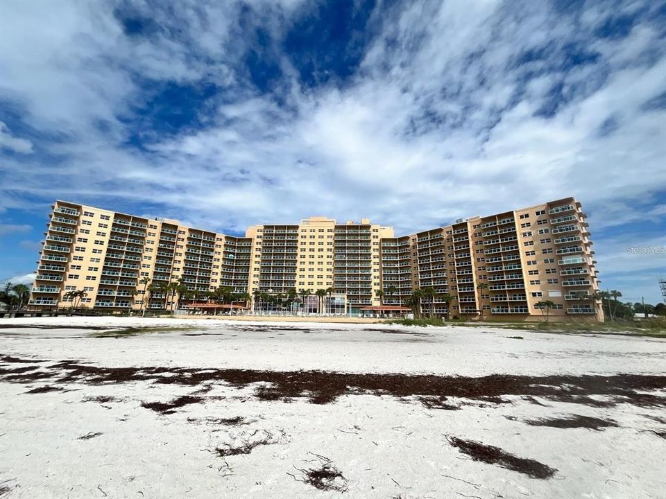 Active With Contract: $465,000 (1 beds, 1 baths, 772 Square Feet)