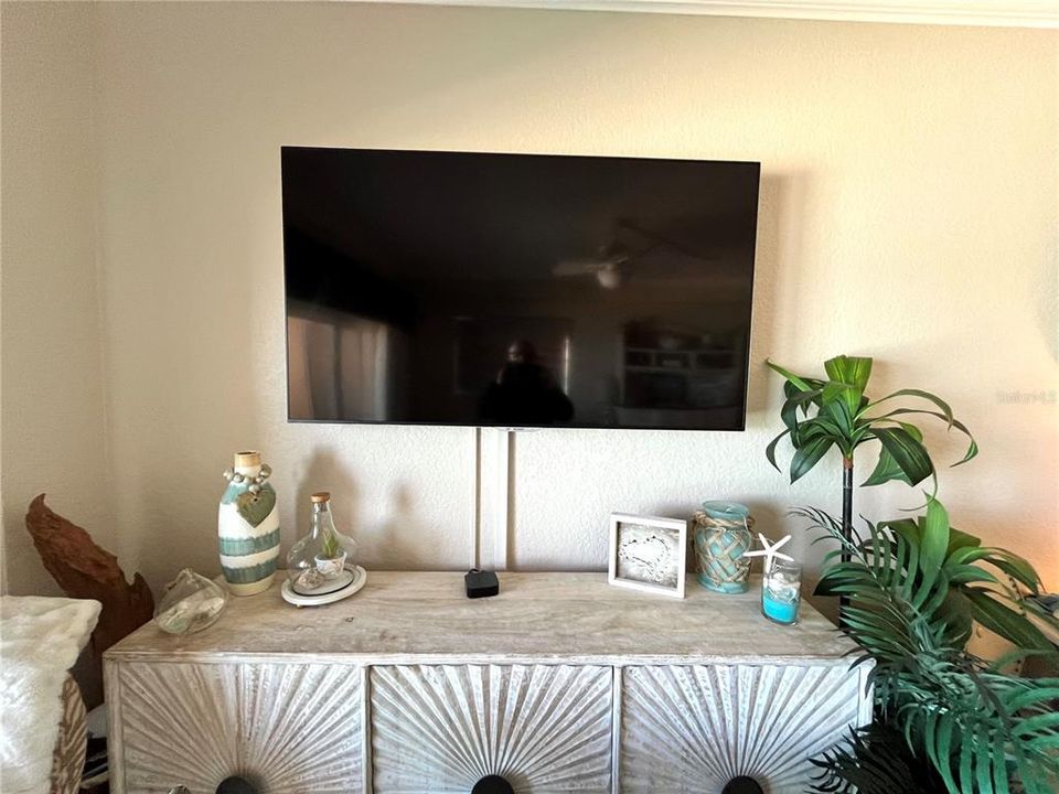 Active With Contract: $465,000 (1 beds, 1 baths, 772 Square Feet)