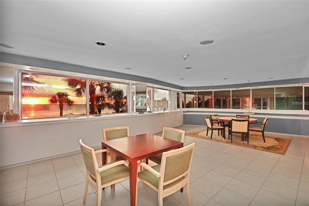 Active With Contract: $465,000 (1 beds, 1 baths, 772 Square Feet)