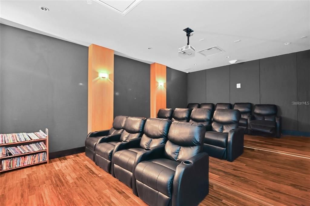 Active With Contract: $465,000 (1 beds, 1 baths, 772 Square Feet)