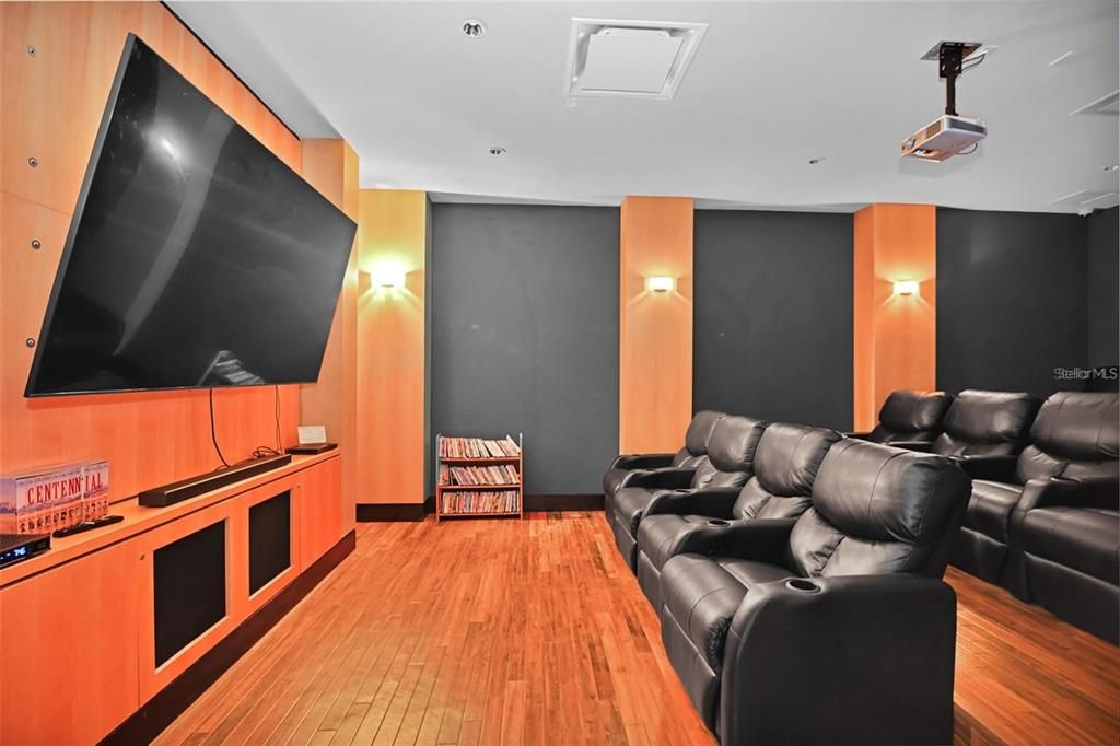 Active With Contract: $465,000 (1 beds, 1 baths, 772 Square Feet)