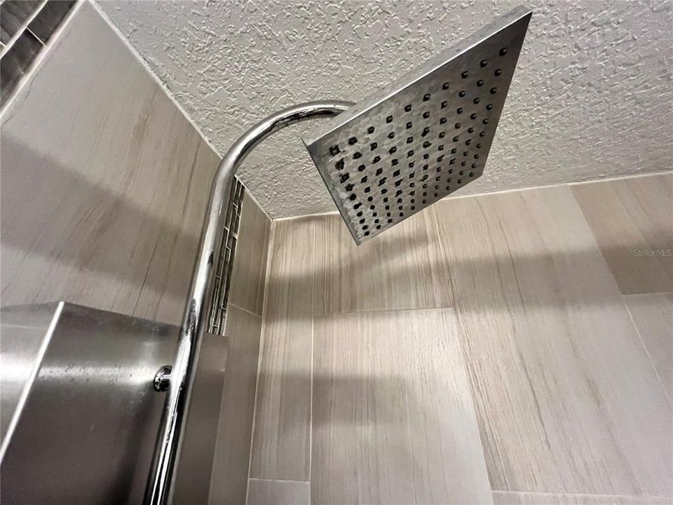 Active With Contract: $465,000 (1 beds, 1 baths, 772 Square Feet)