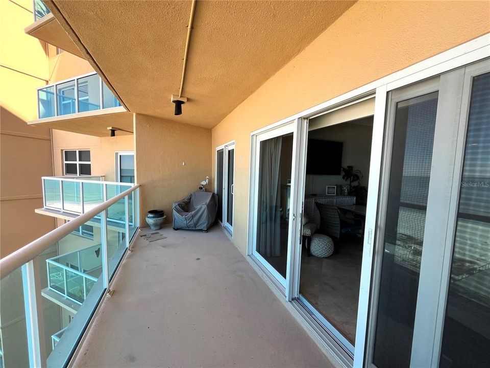 Active With Contract: $465,000 (1 beds, 1 baths, 772 Square Feet)