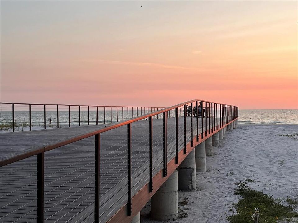 Active With Contract: $465,000 (1 beds, 1 baths, 772 Square Feet)