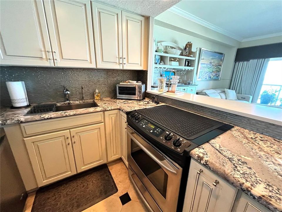 Active With Contract: $465,000 (1 beds, 1 baths, 772 Square Feet)