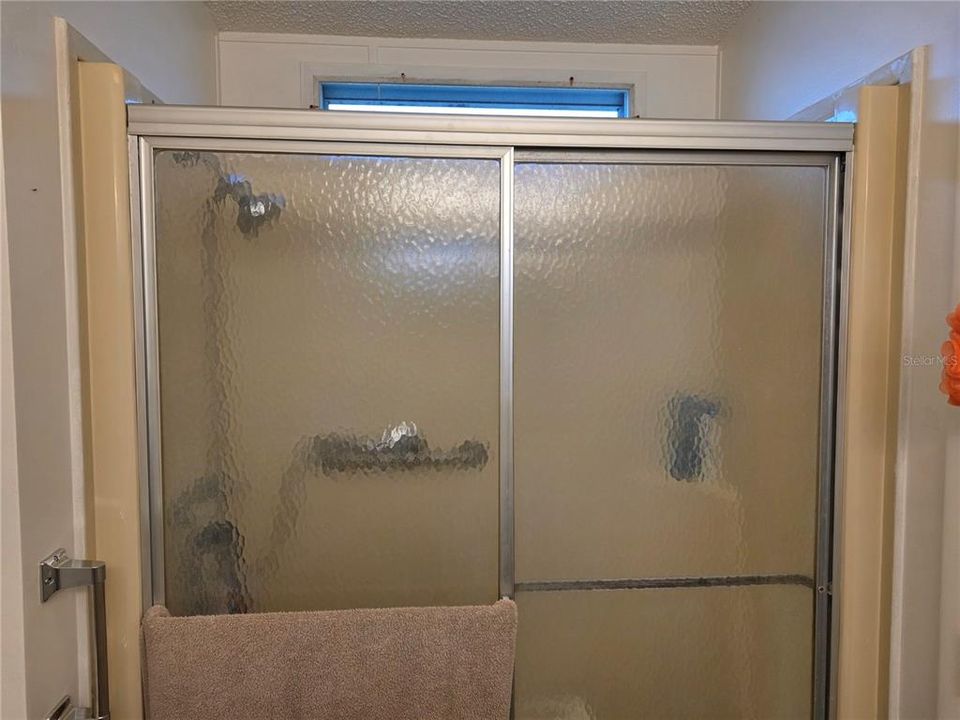 待售: $160,000 (2 贝兹, 2 浴室, 958 平方英尺)