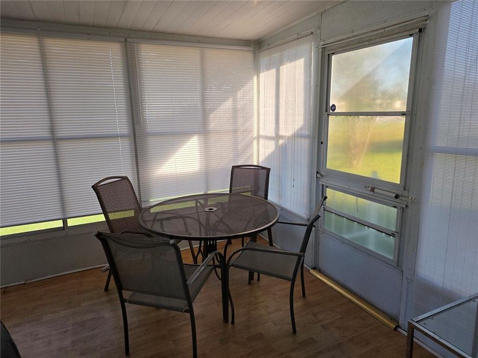 待售: $160,000 (2 贝兹, 2 浴室, 958 平方英尺)