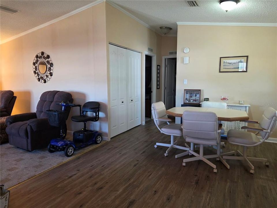 待售: $160,000 (2 贝兹, 2 浴室, 958 平方英尺)