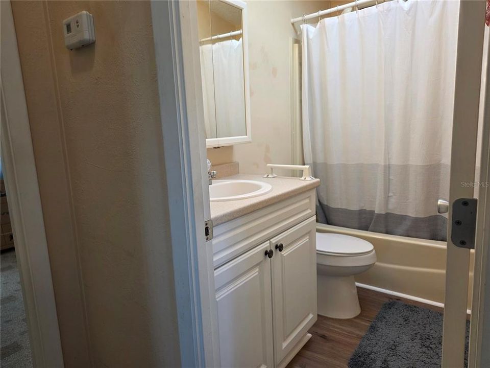 待售: $160,000 (2 贝兹, 2 浴室, 958 平方英尺)