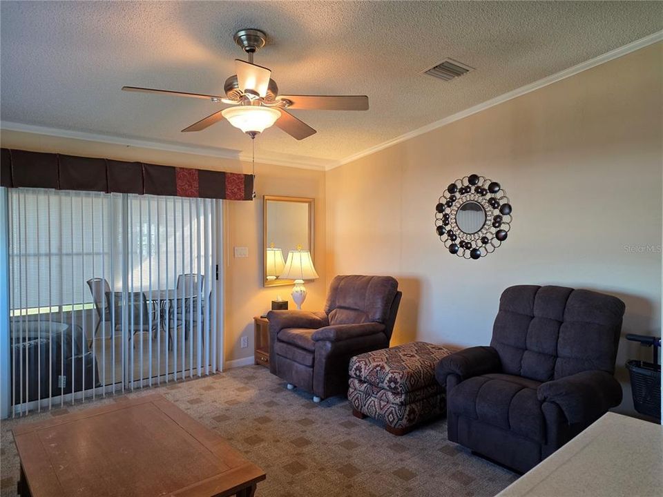 待售: $160,000 (2 贝兹, 2 浴室, 958 平方英尺)