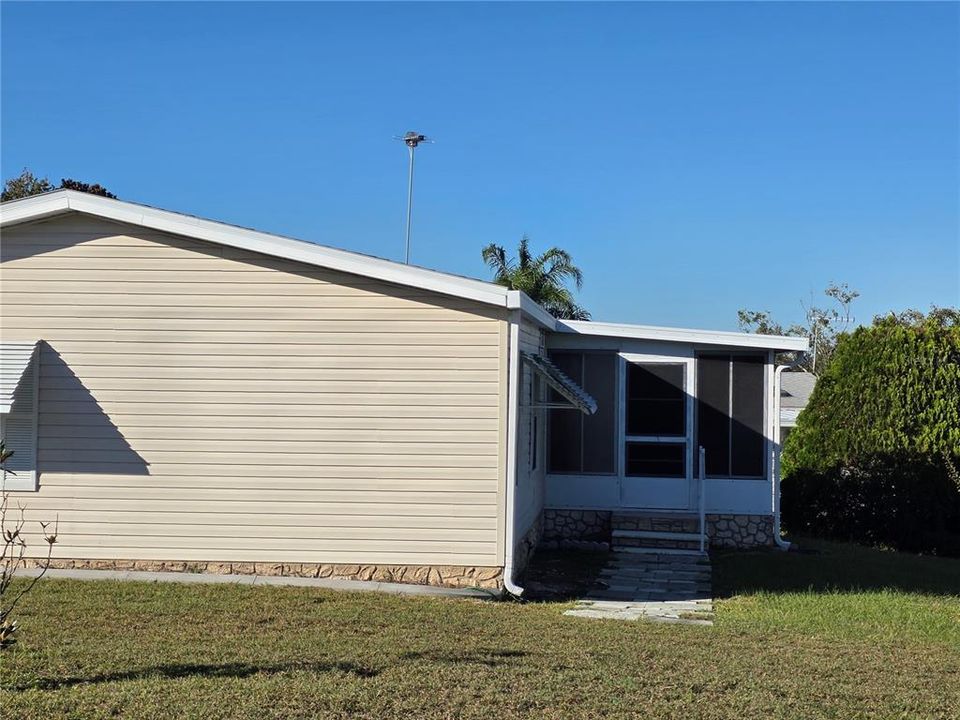 待售: $160,000 (2 贝兹, 2 浴室, 958 平方英尺)