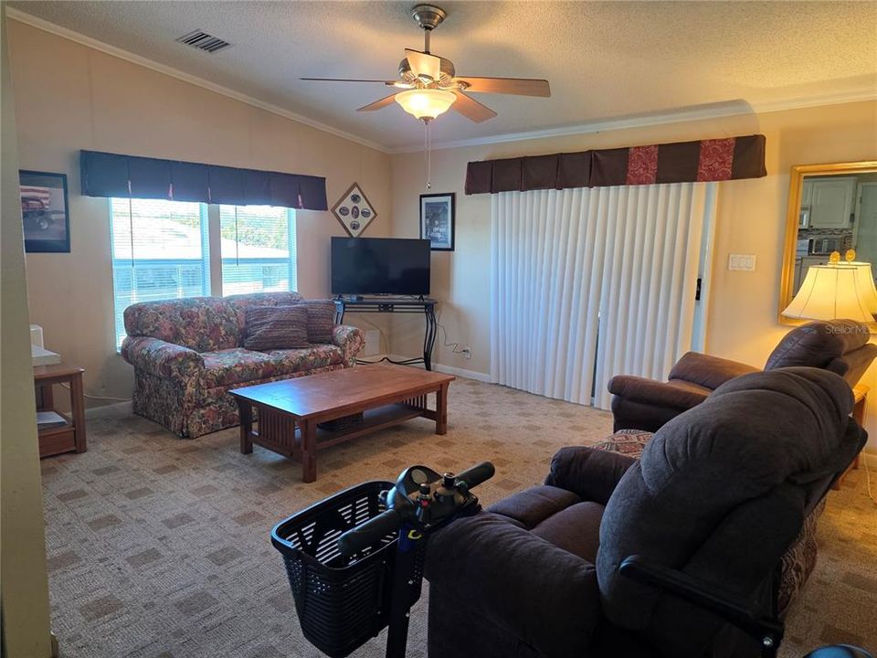 待售: $160,000 (2 贝兹, 2 浴室, 958 平方英尺)