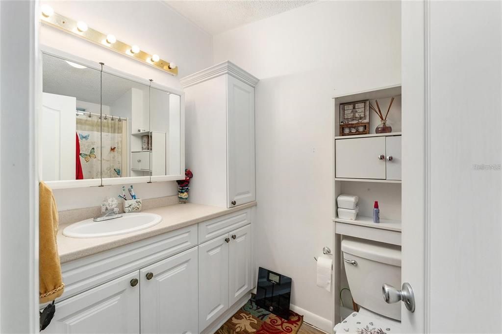 待售: $160,000 (2 贝兹, 2 浴室, 958 平方英尺)