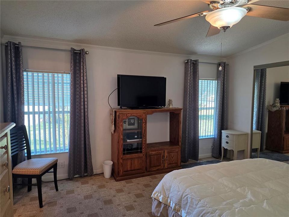 待售: $160,000 (2 贝兹, 2 浴室, 958 平方英尺)