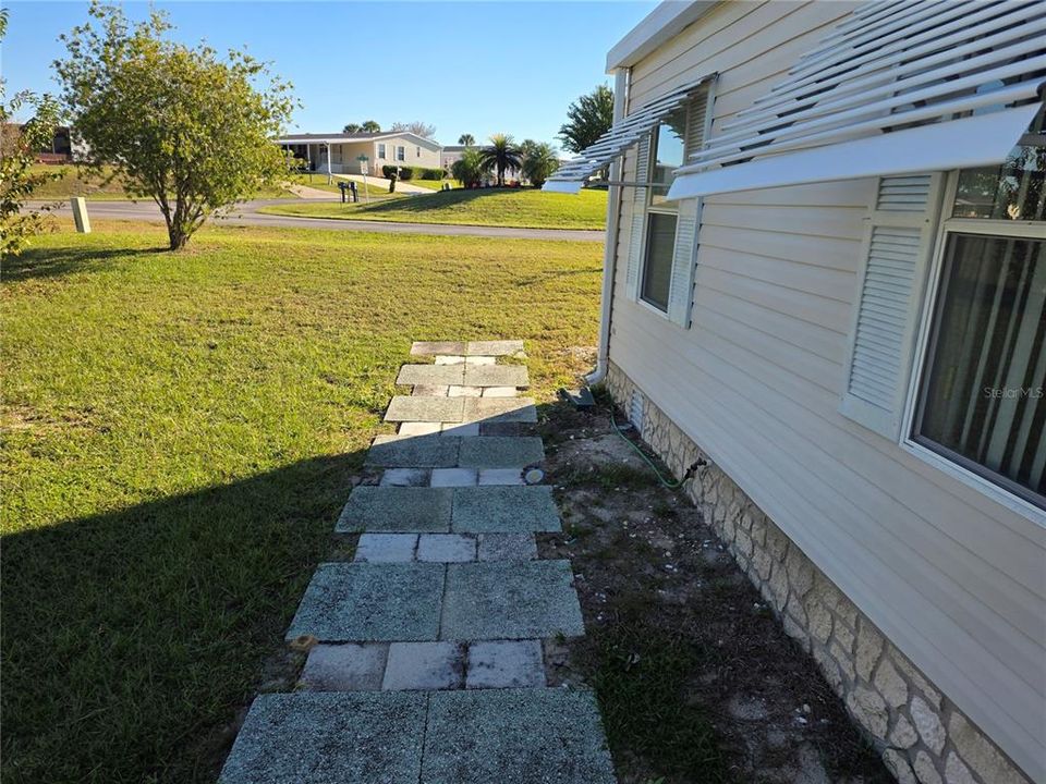 待售: $160,000 (2 贝兹, 2 浴室, 958 平方英尺)