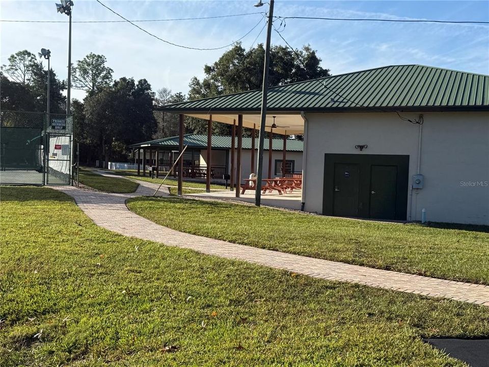 На продажу: $175,000 (3.25 acres)