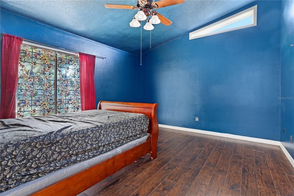 For Sale: $450,000 (4 beds, 3 baths, 1735 Square Feet)