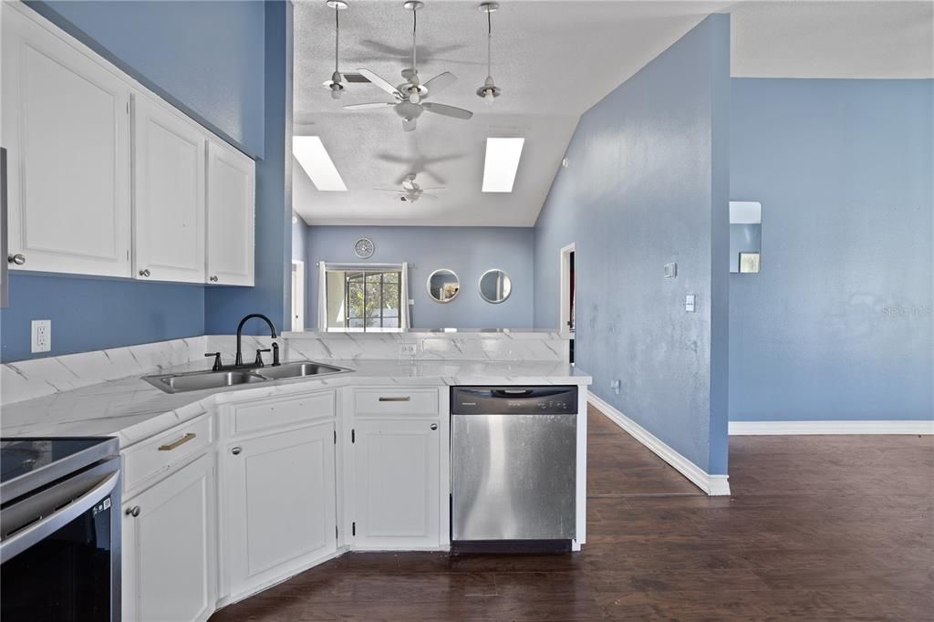 For Sale: $450,000 (4 beds, 3 baths, 1735 Square Feet)