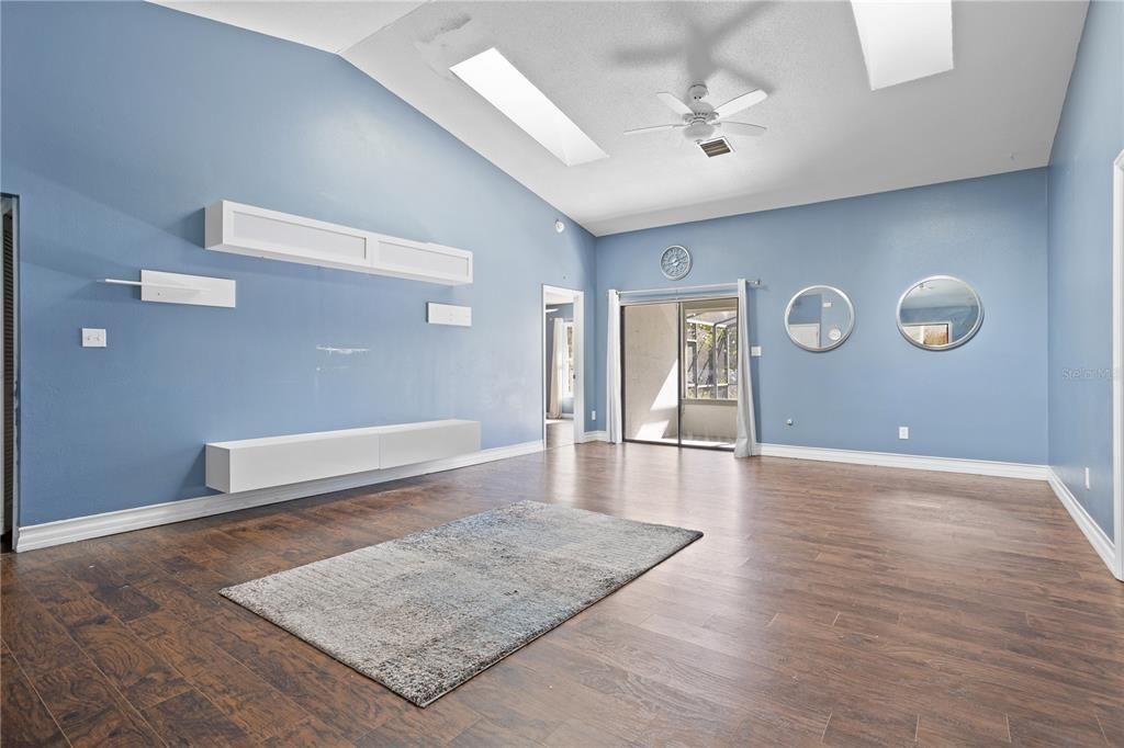 For Sale: $450,000 (4 beds, 3 baths, 1735 Square Feet)