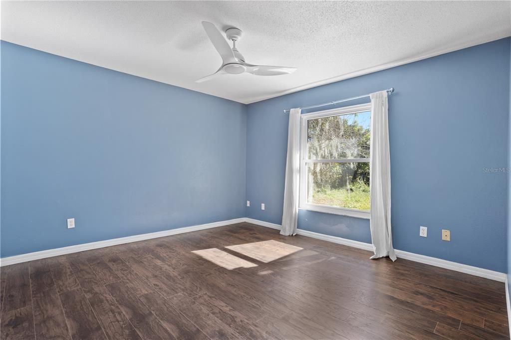 For Sale: $450,000 (4 beds, 3 baths, 1735 Square Feet)