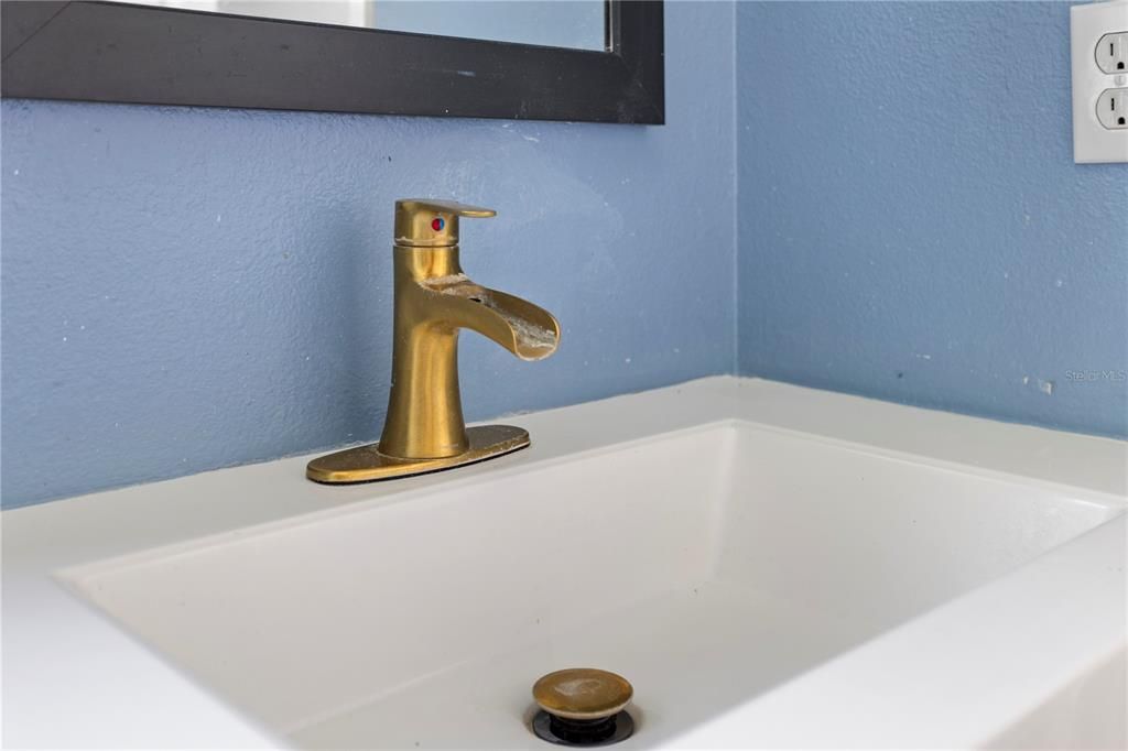 For Sale: $450,000 (4 beds, 3 baths, 1735 Square Feet)