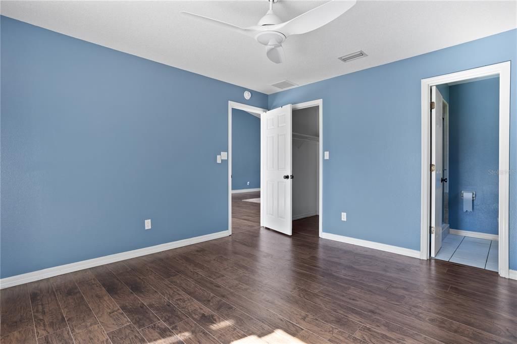 For Sale: $450,000 (4 beds, 3 baths, 1735 Square Feet)