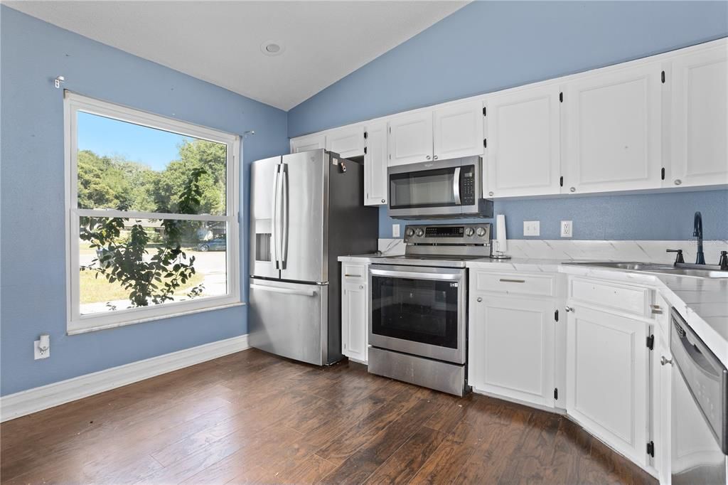 For Sale: $450,000 (4 beds, 3 baths, 1735 Square Feet)