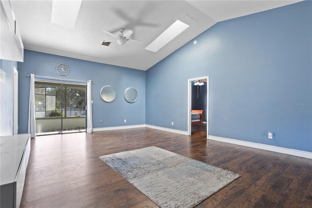 For Sale: $450,000 (4 beds, 3 baths, 1735 Square Feet)