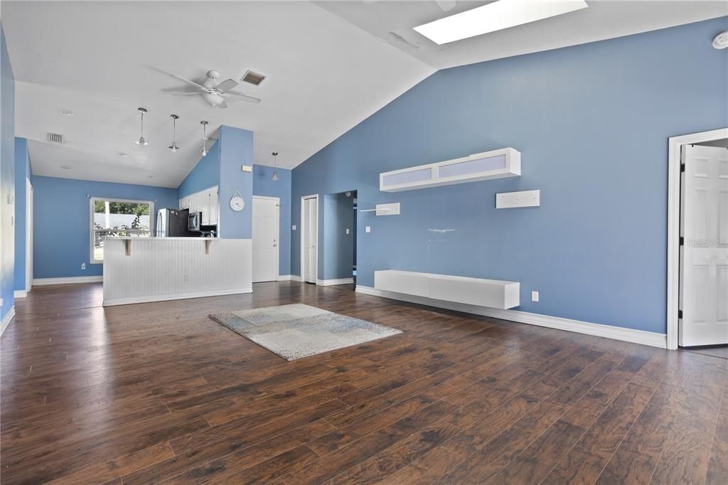 For Sale: $450,000 (4 beds, 3 baths, 1735 Square Feet)