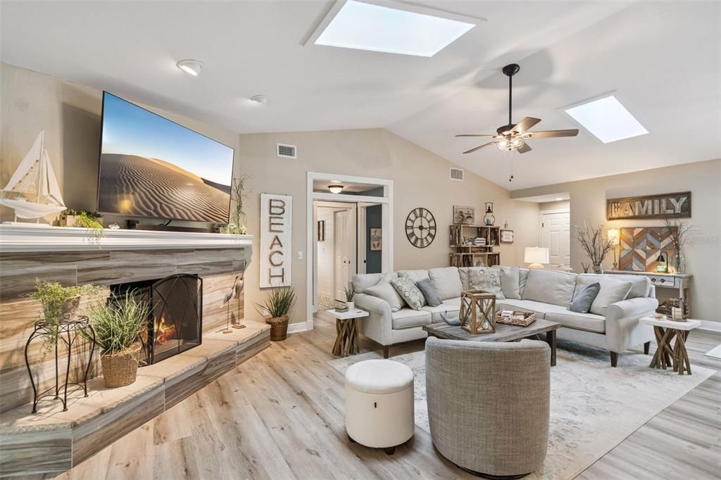 Под контрактом: $824,900 (3 спален, 2 ванн, 2288 Квадратных фут)