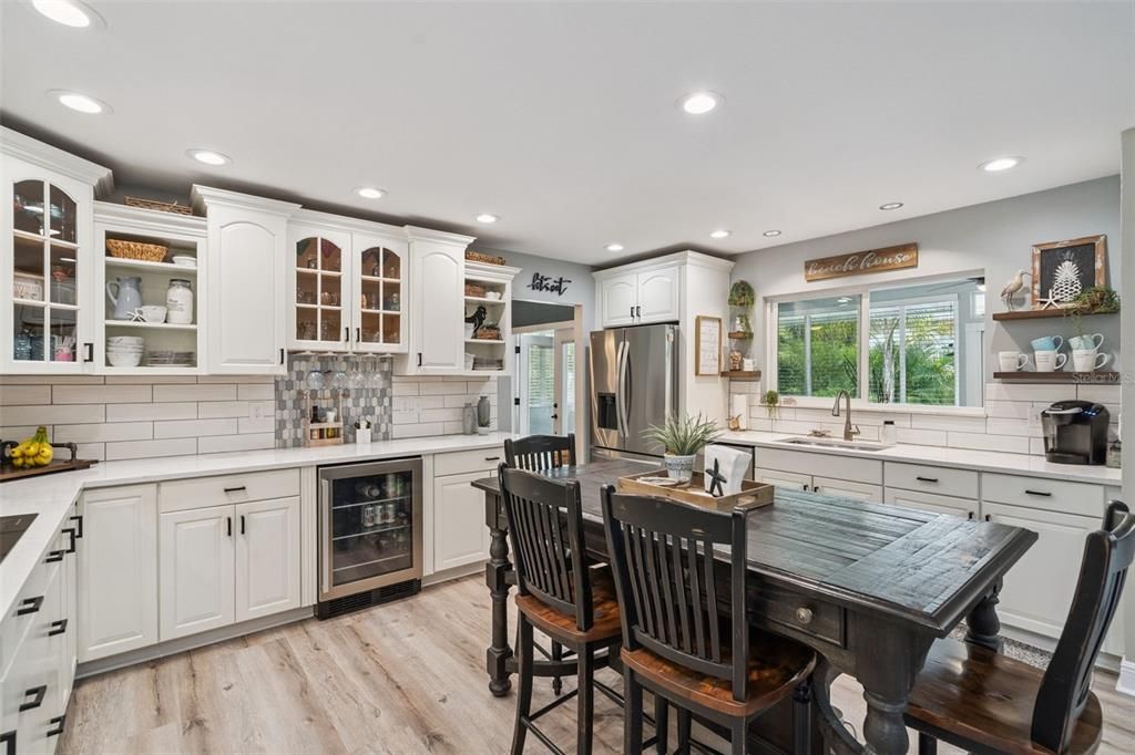 Под контрактом: $824,900 (3 спален, 2 ванн, 2288 Квадратных фут)