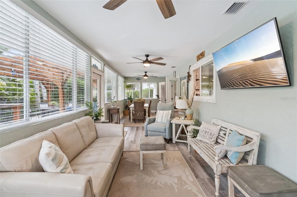 Под контрактом: $824,900 (3 спален, 2 ванн, 2288 Квадратных фут)