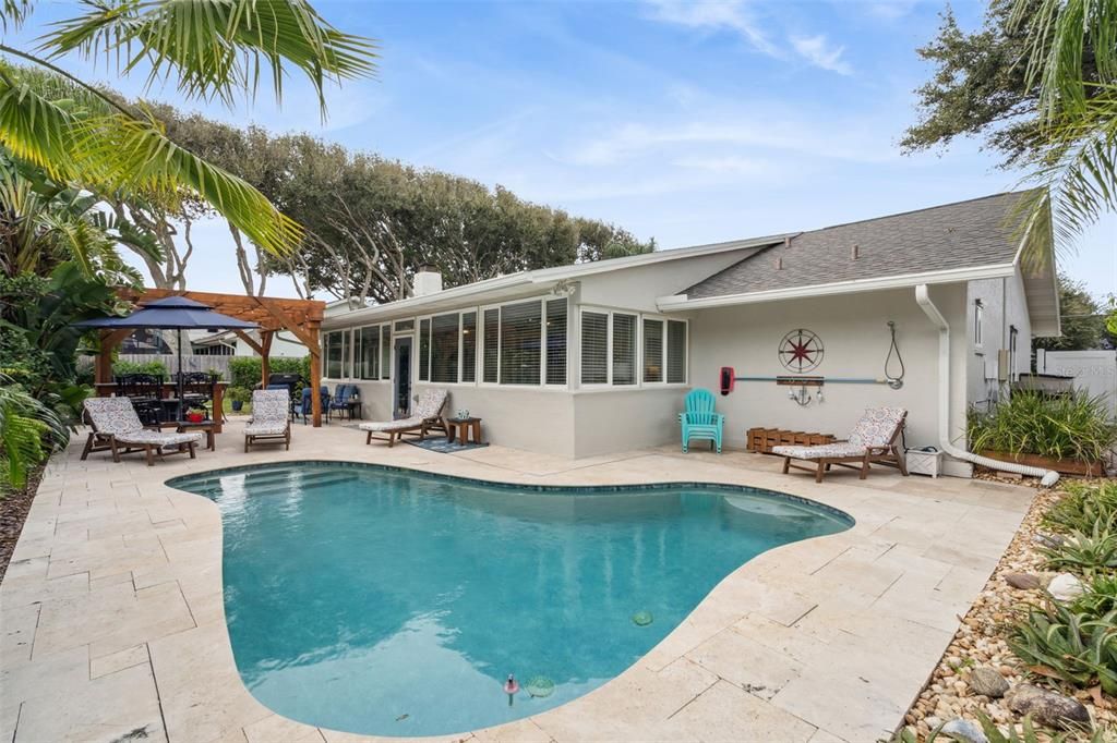 Под контрактом: $824,900 (3 спален, 2 ванн, 2288 Квадратных фут)