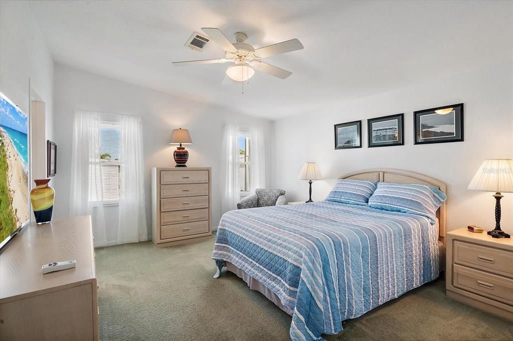 待售: $255,000 (3 贝兹, 2 浴室, 1702 平方英尺)