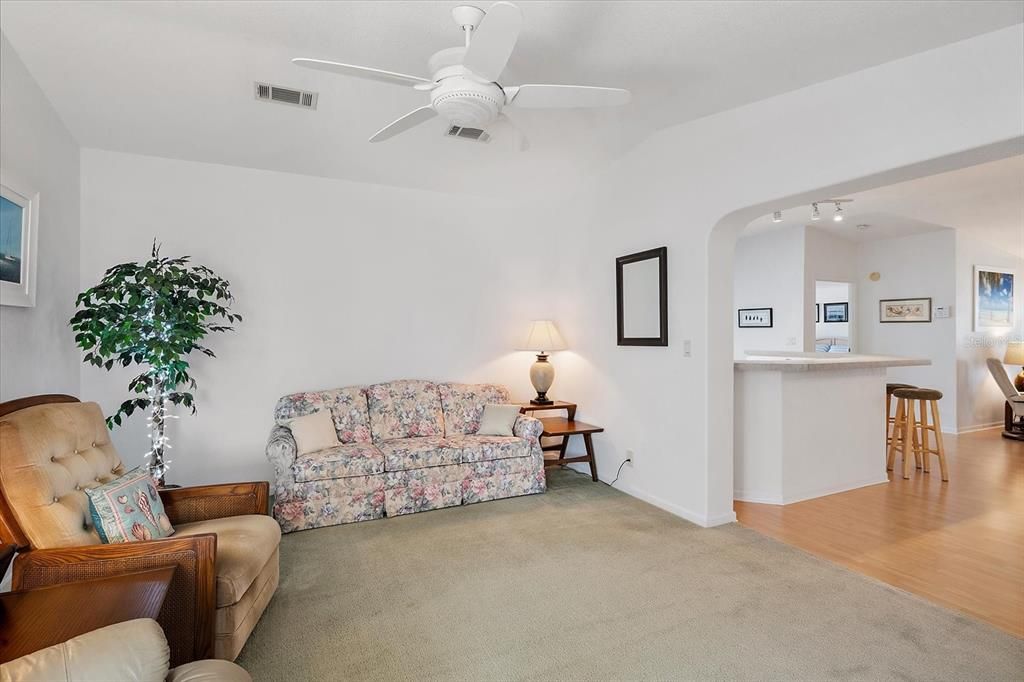 待售: $255,000 (3 贝兹, 2 浴室, 1702 平方英尺)