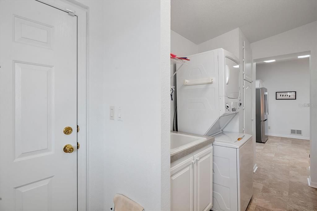 待售: $255,000 (3 贝兹, 2 浴室, 1702 平方英尺)