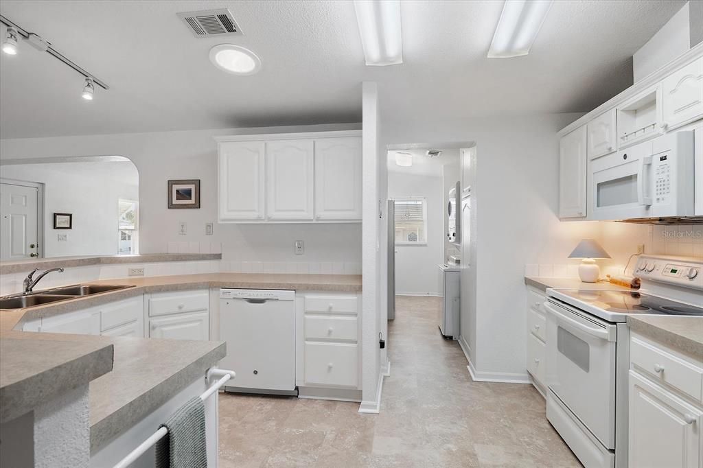 待售: $255,000 (3 贝兹, 2 浴室, 1702 平方英尺)