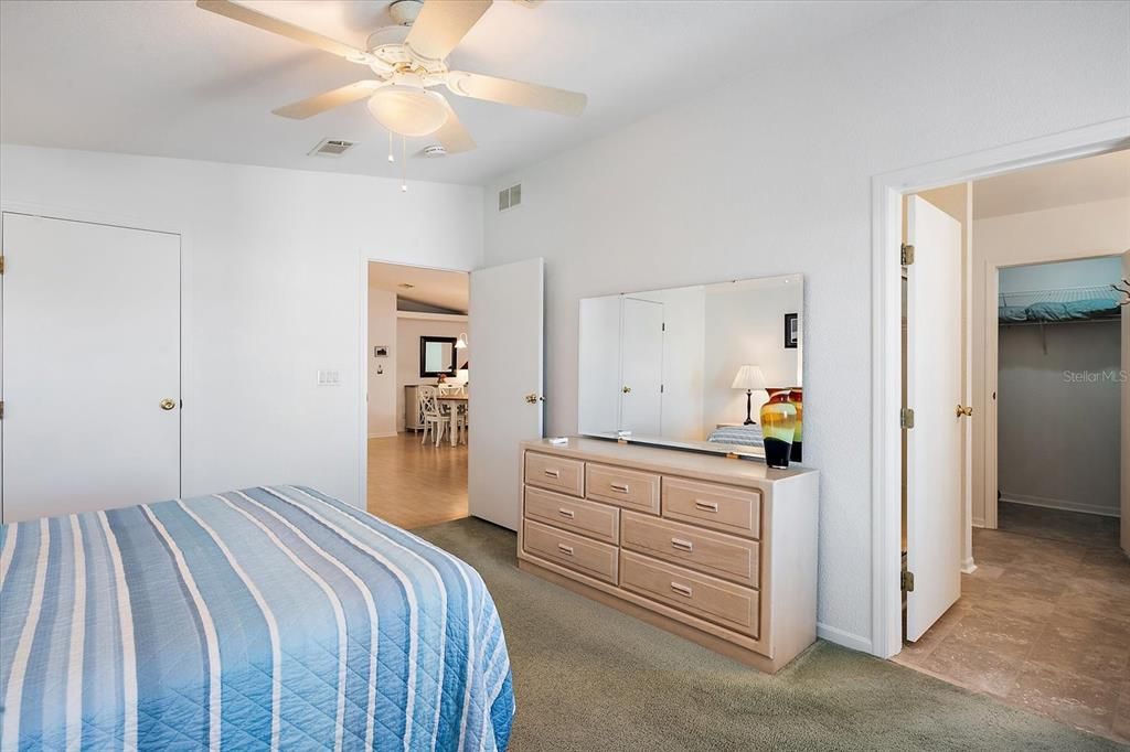 待售: $255,000 (3 贝兹, 2 浴室, 1702 平方英尺)