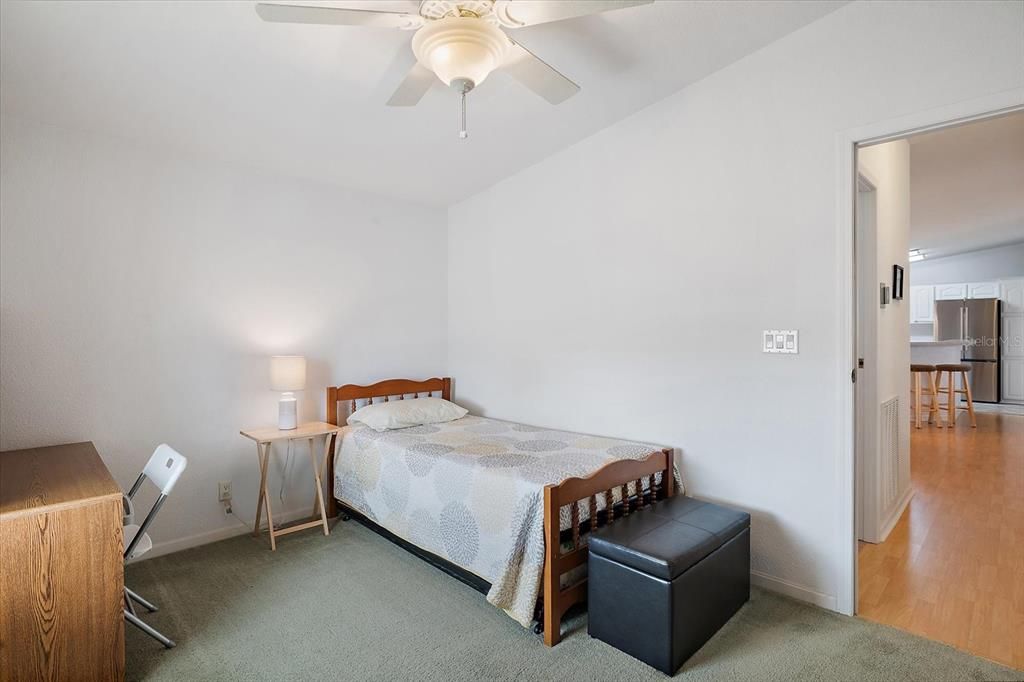 待售: $255,000 (3 贝兹, 2 浴室, 1702 平方英尺)