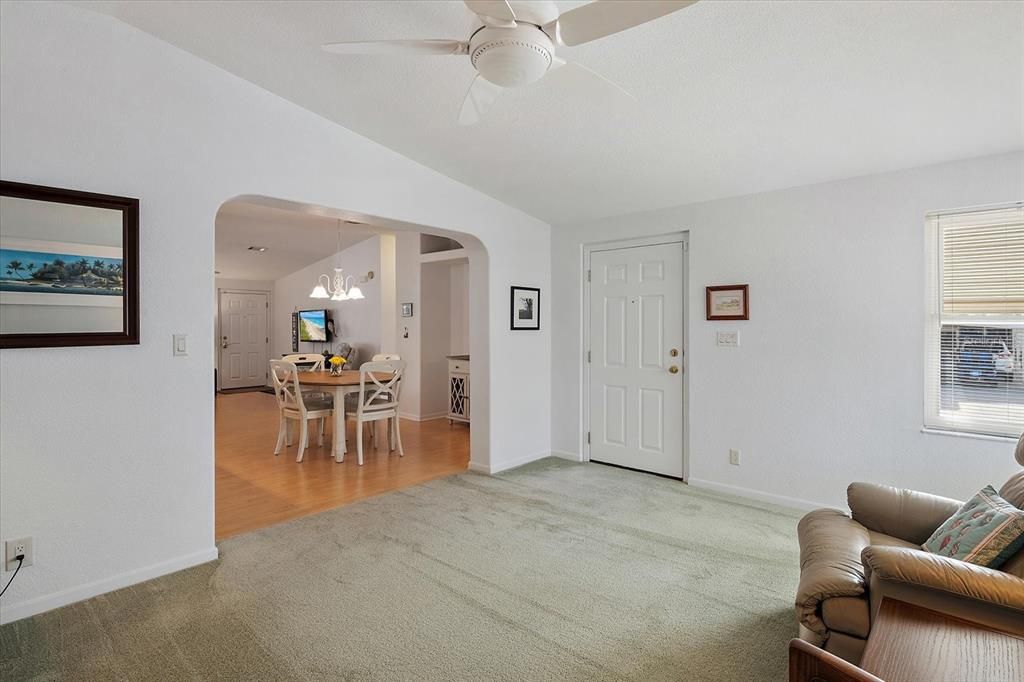 待售: $255,000 (3 贝兹, 2 浴室, 1702 平方英尺)