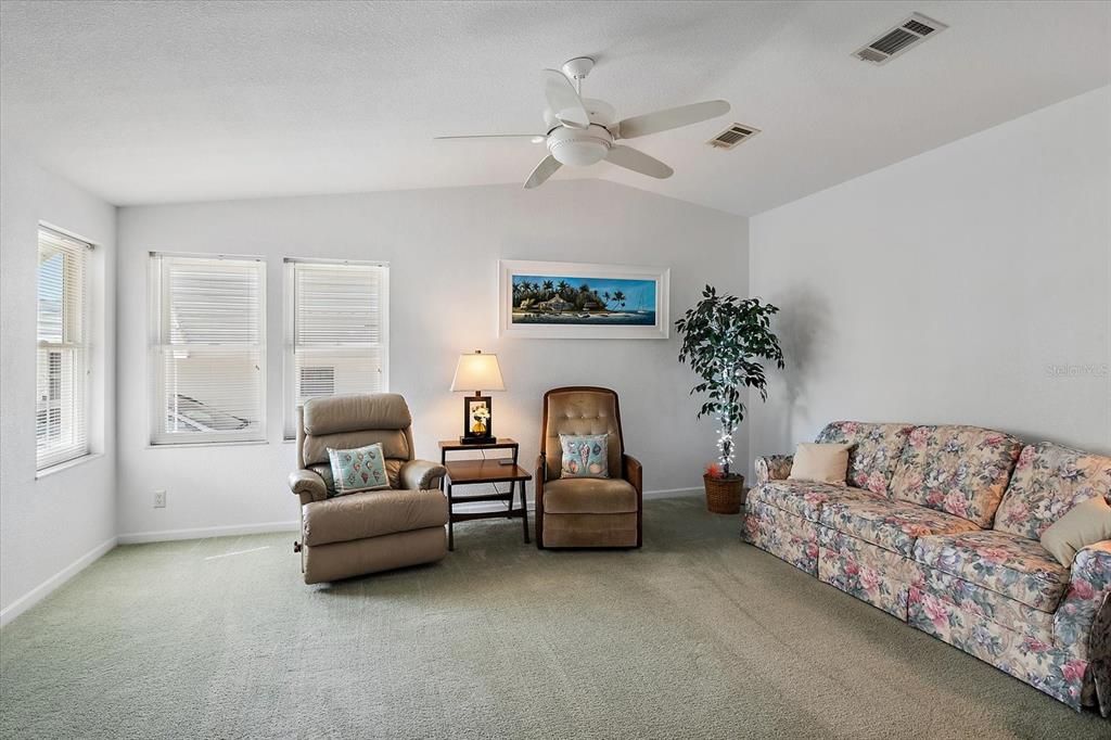 待售: $255,000 (3 贝兹, 2 浴室, 1702 平方英尺)