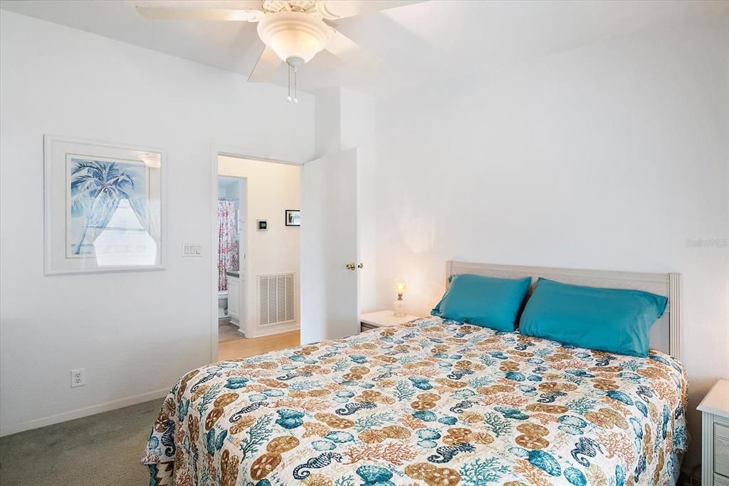 待售: $255,000 (3 贝兹, 2 浴室, 1702 平方英尺)