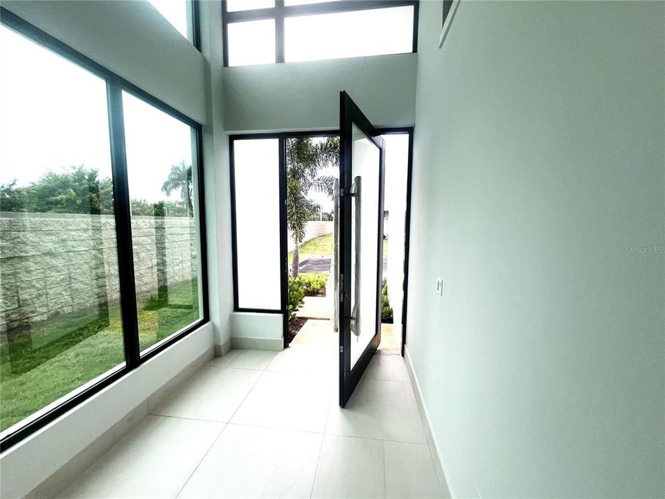 En Venta: $1,225,000 (3 camas, 3 baños, 3000 Pies cuadrados)