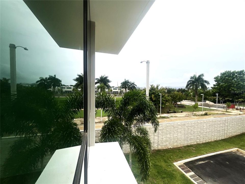 En Venta: $1,225,000 (3 camas, 3 baños, 3000 Pies cuadrados)