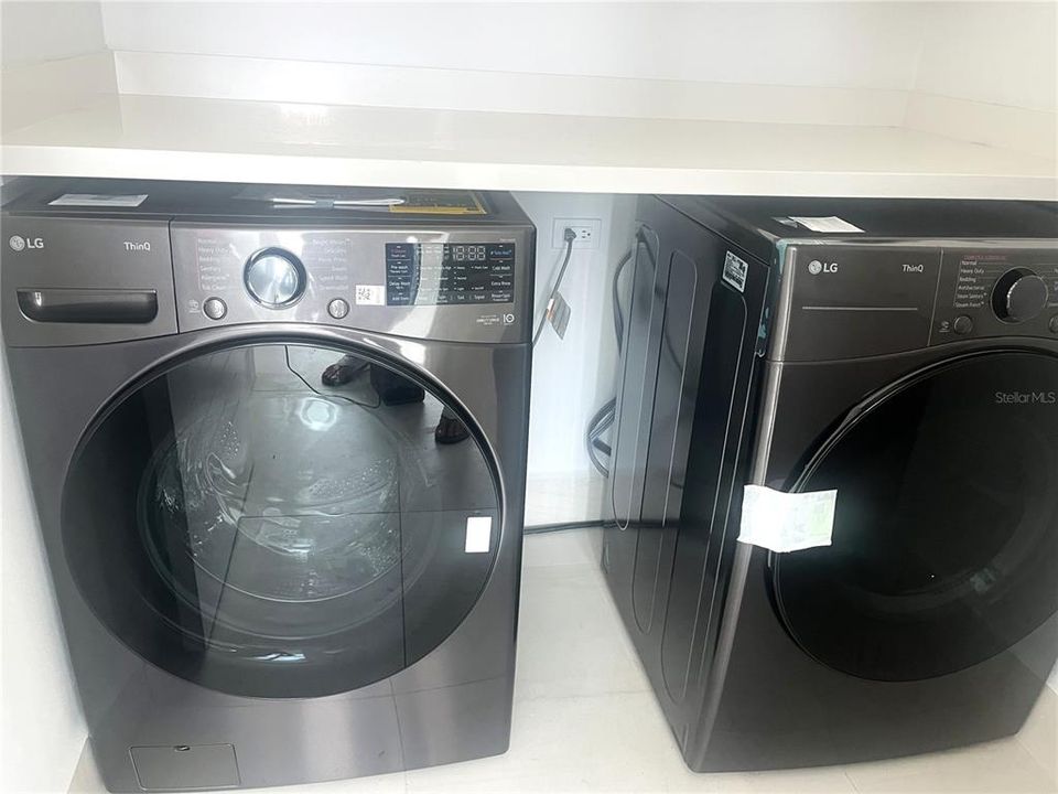 En Venta: $1,225,000 (3 camas, 3 baños, 3000 Pies cuadrados)