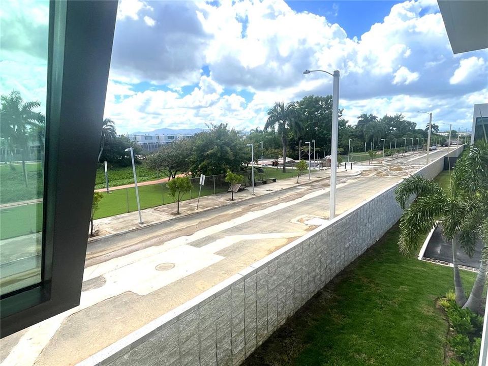 En Venta: $1,225,000 (3 camas, 3 baños, 3000 Pies cuadrados)