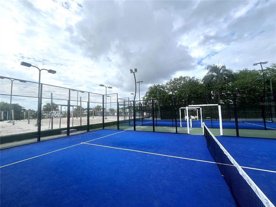 En Venta: $1,225,000 (3 camas, 3 baños, 3000 Pies cuadrados)