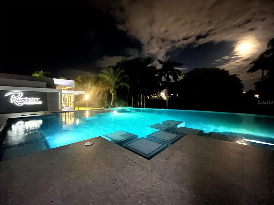 En Venta: $1,225,000 (3 camas, 3 baños, 3000 Pies cuadrados)